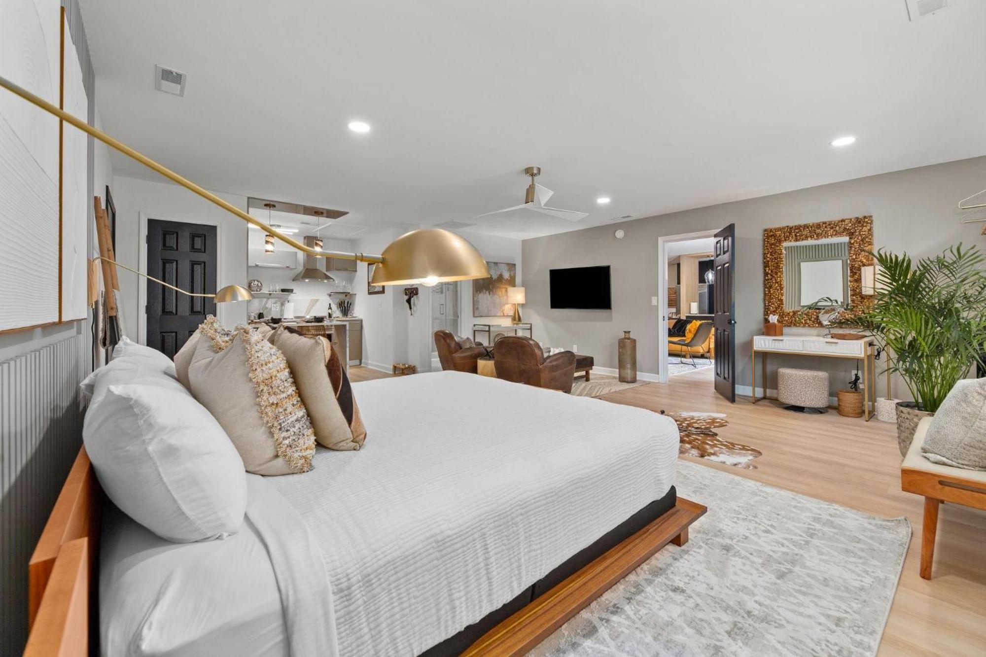 Apartment Stranded Unit C *