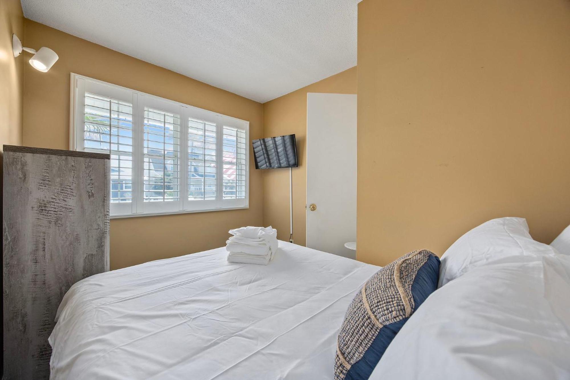 Grove Cove - 1 And Half Blocks From - Dog Friendly