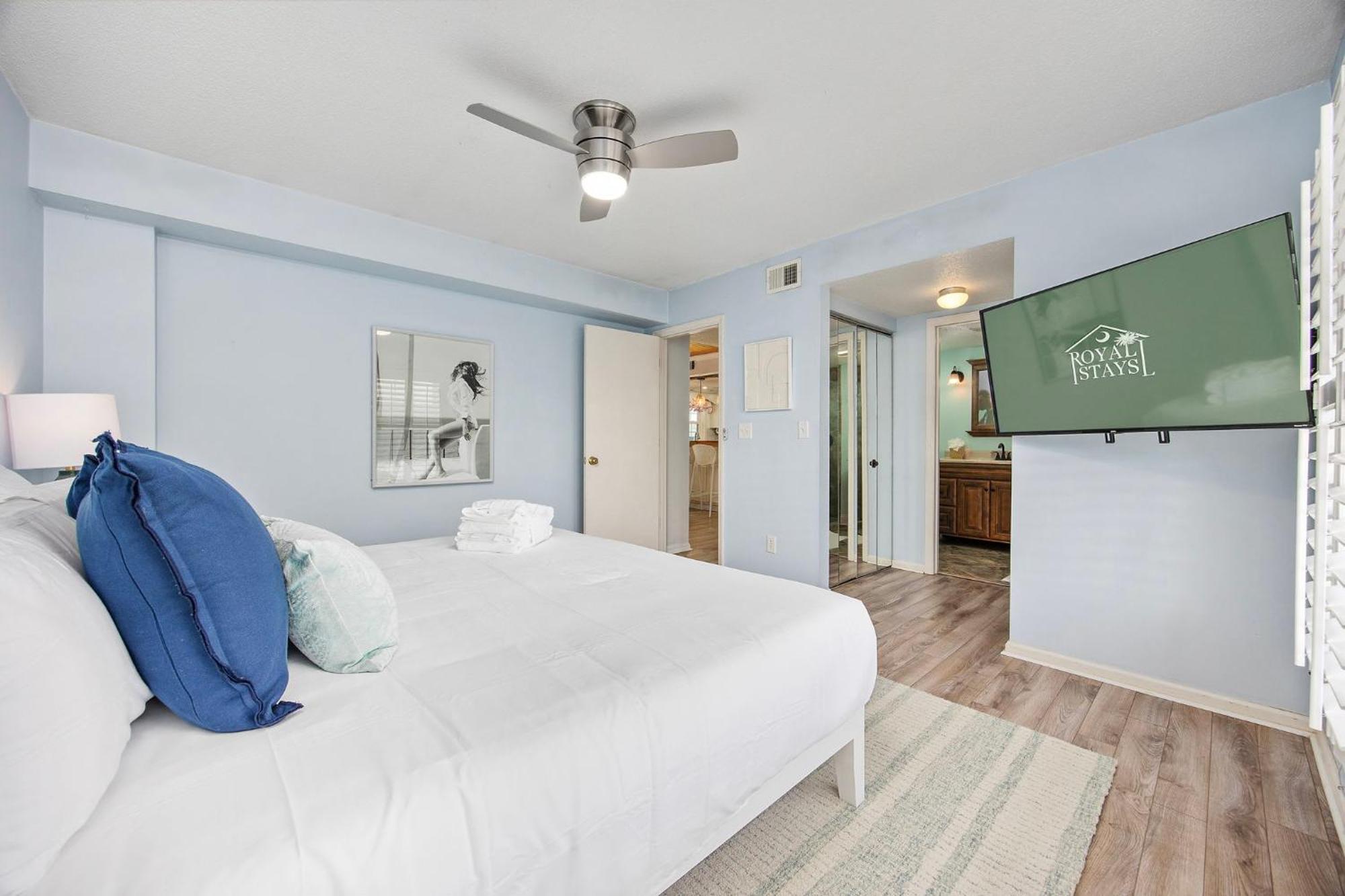 Grove Cove - 1 And Half Blocks From - Dog Friendly Holiday home