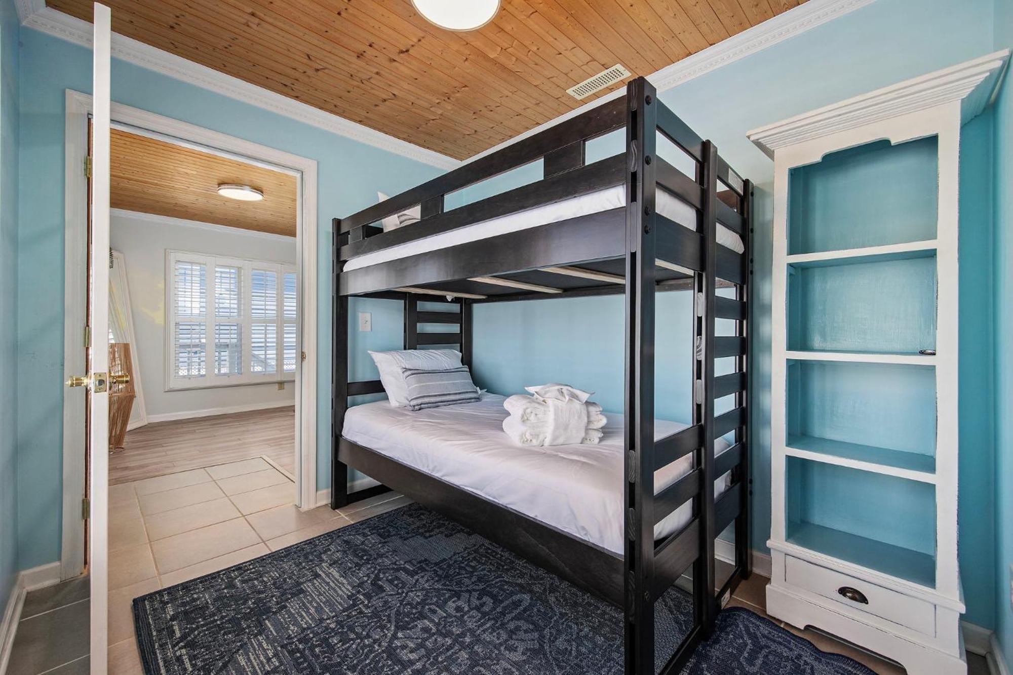 Grove Cove - 1 And Half Blocks From - Dog Friendly Holiday home Myrtle Beach