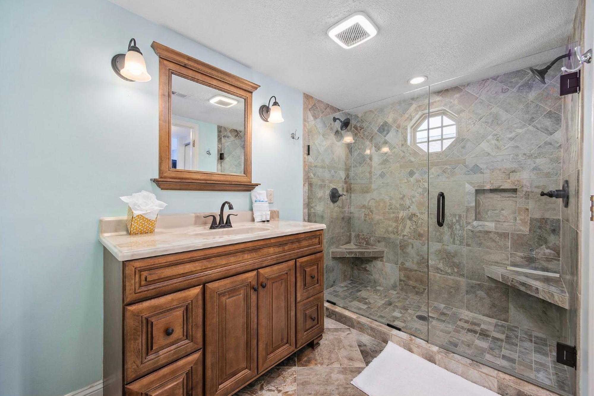 Holiday home Grove Cove - 1 And Half Blocks From - Dog Friendly