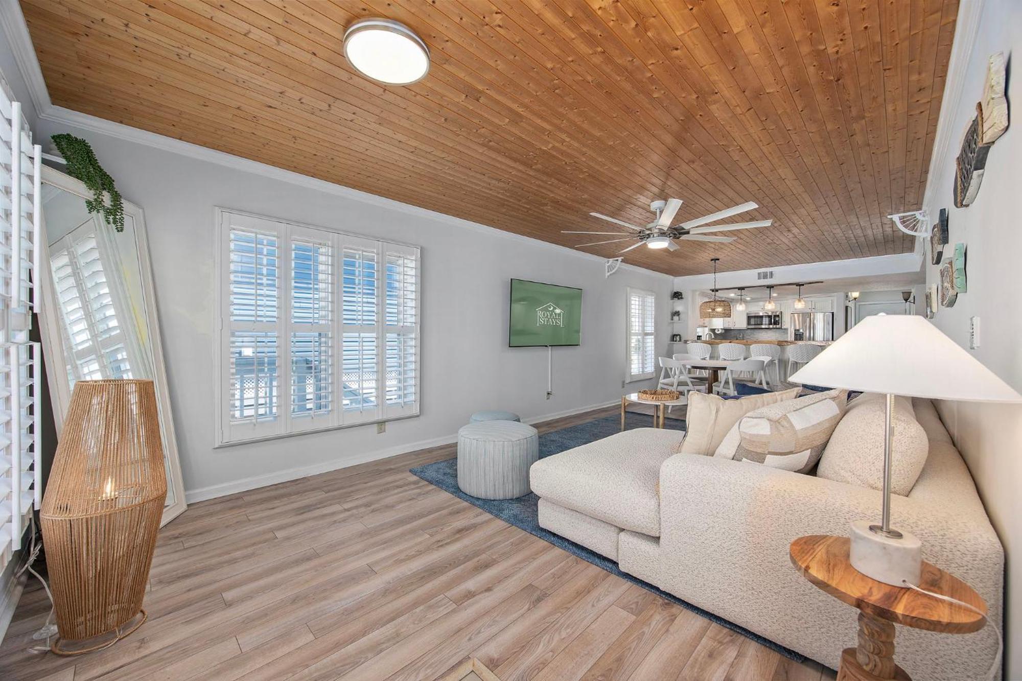 Grove Cove - 1 And Half Blocks From - Dog Friendly