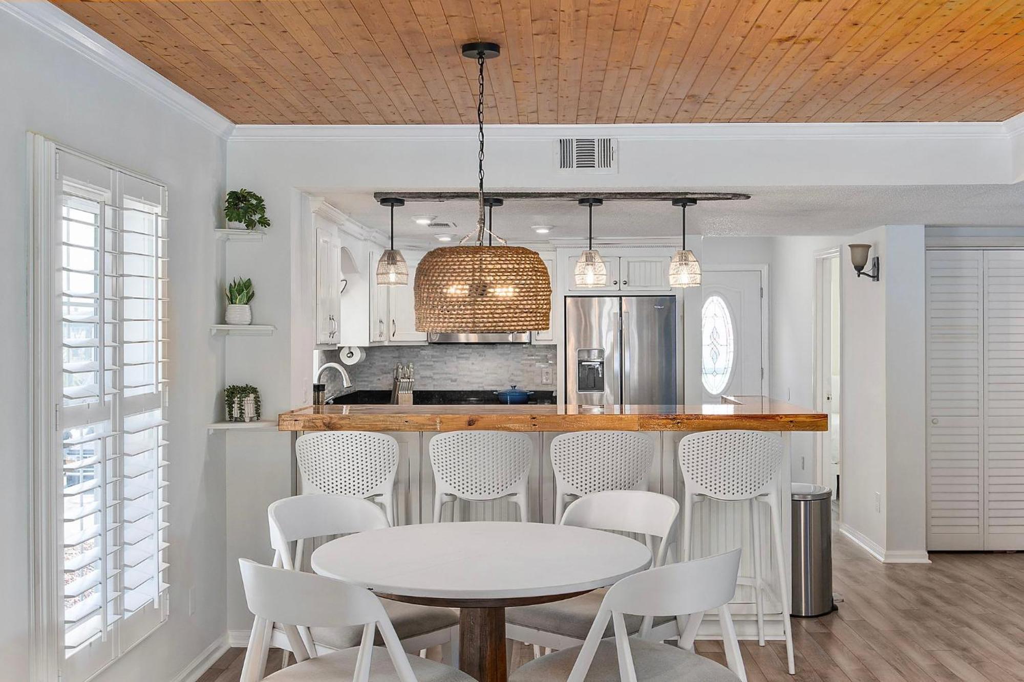 Grove Cove - 1 And Half Blocks From - Dog Friendly *