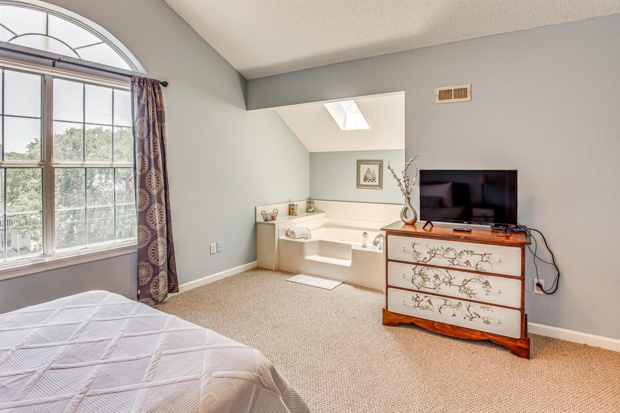 Sunny Surfside Escape Less Than Half-mi To Ocean! * Myrtle Beach