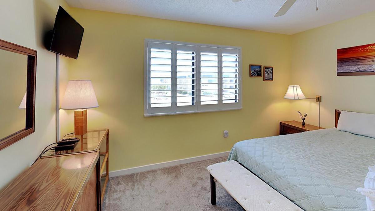Holiday home Cozy 2br With Full Kitchen Outdoor Pool *