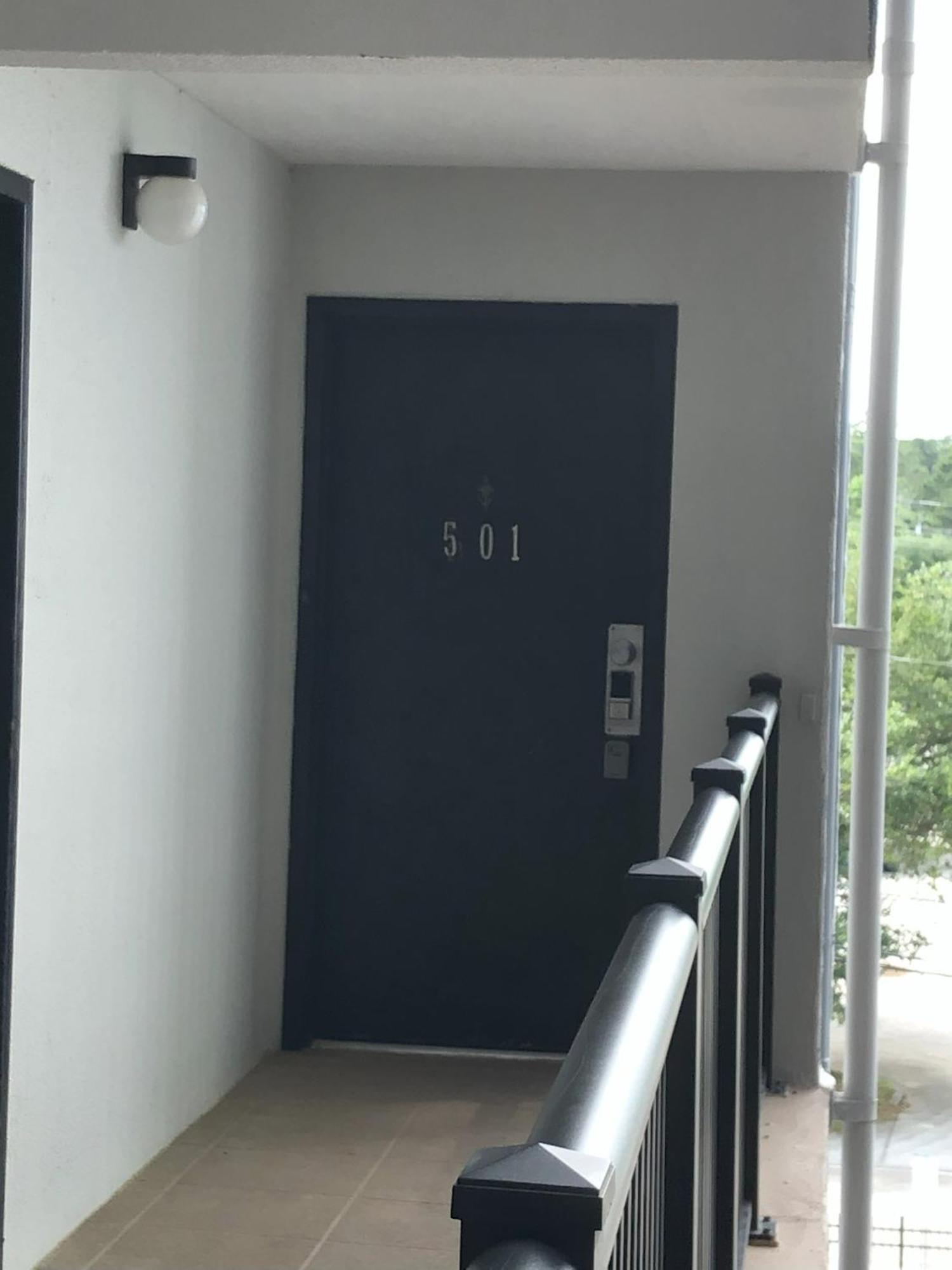 2 Blocks To Beach, Lovely For 8 Apartment