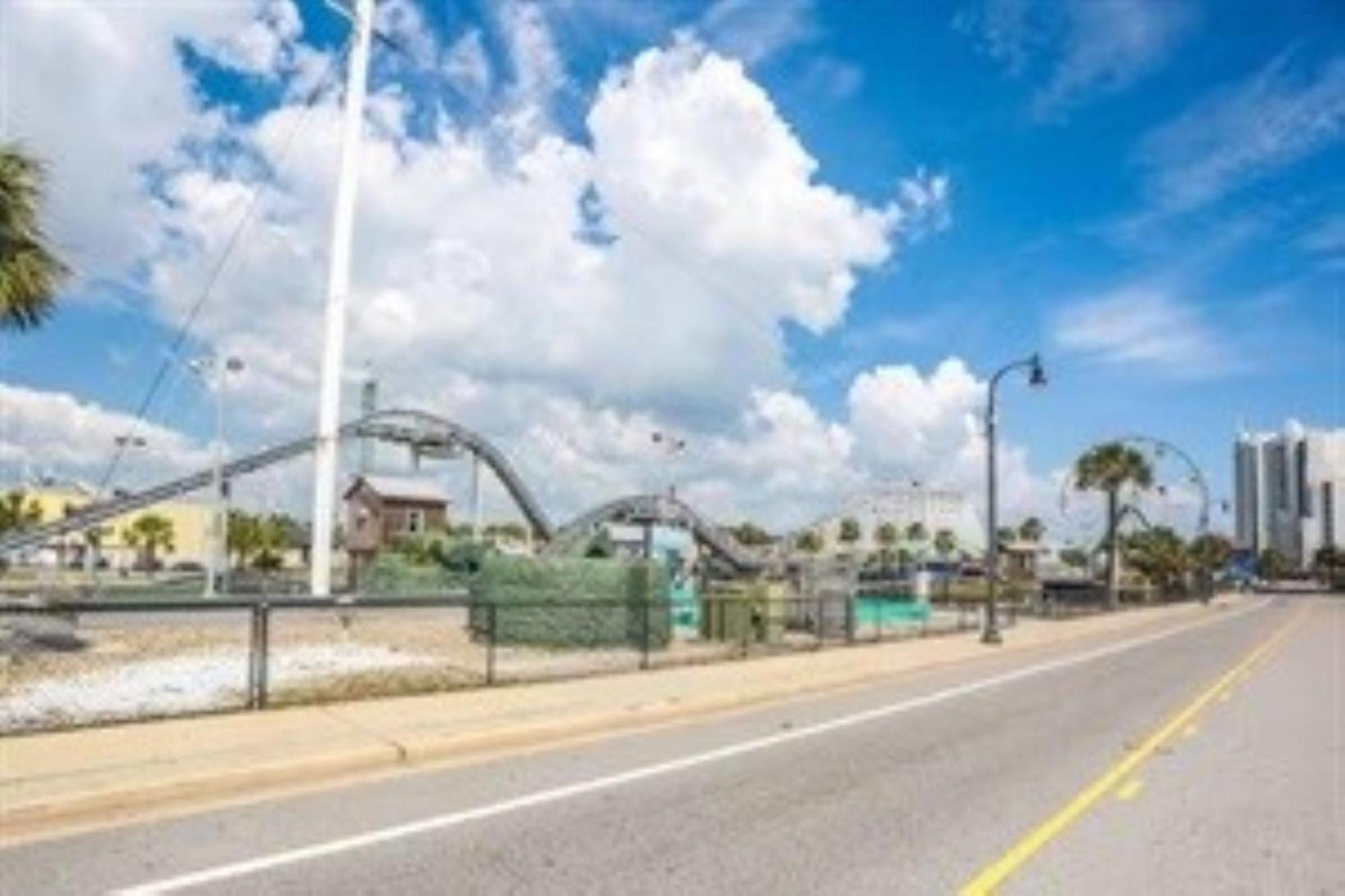 2 Blocks To Beach, Lovely For 8 Apartment *