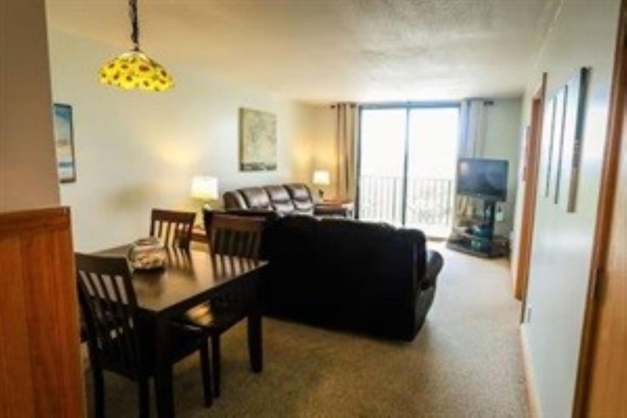 2 Blocks To Beach, Lovely For 8 Apartment *