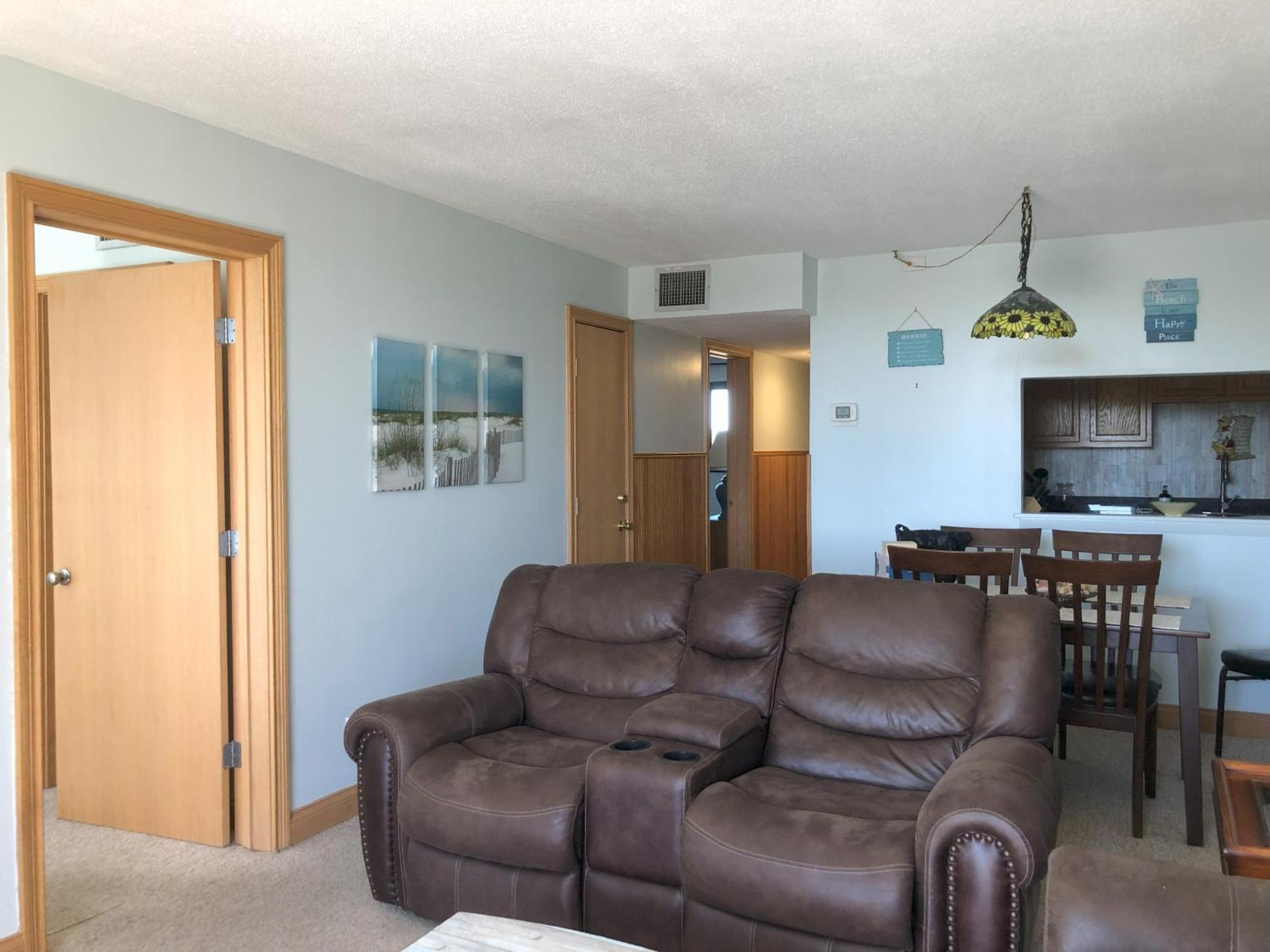 2 Blocks To Beach, Lovely For 8 Apartment *
