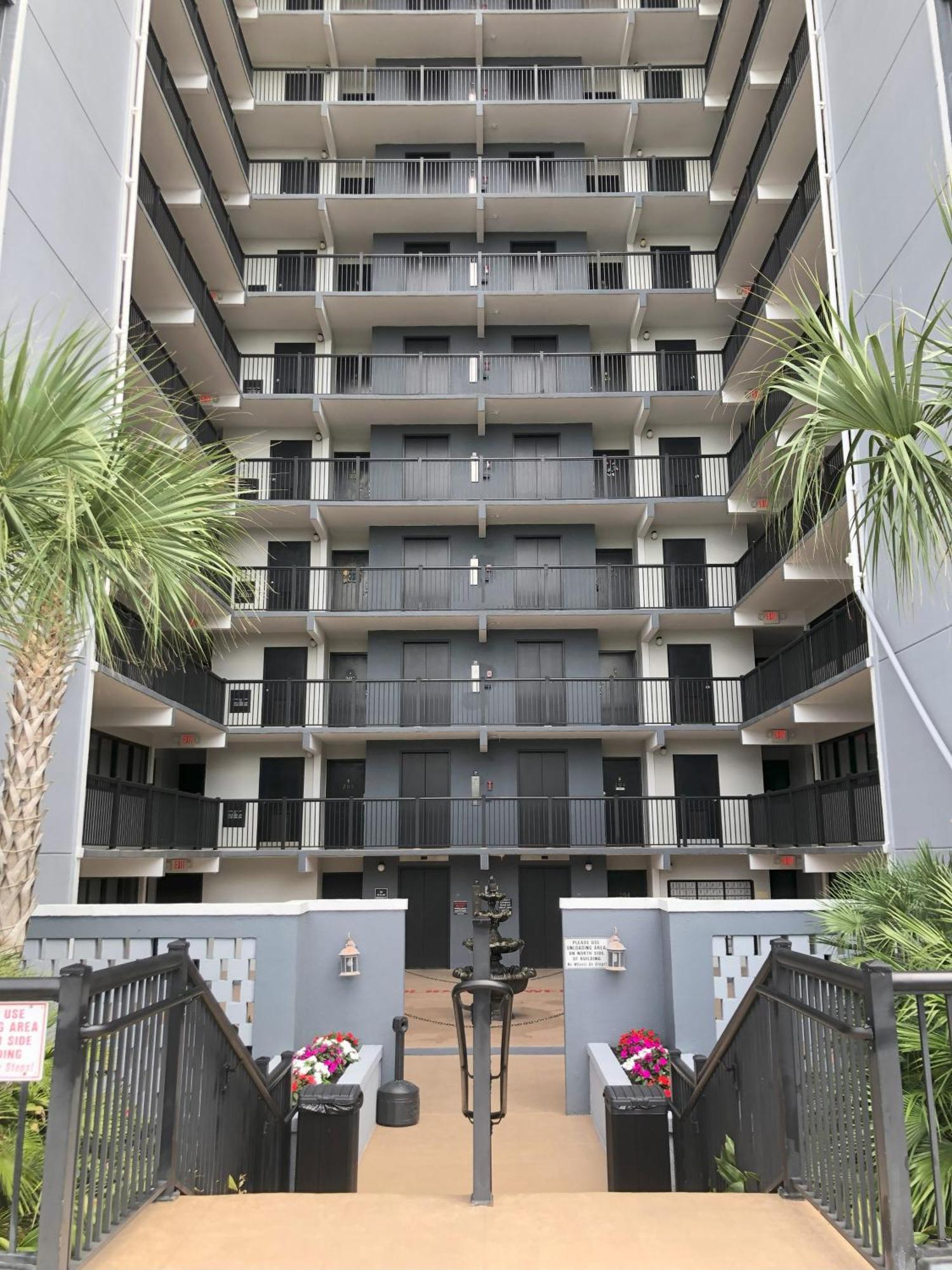 Apartment 2 Blocks To Beach, Lovely For 8 *