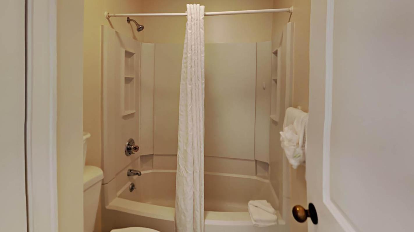 Holiday home Comfortable 4 Blocks From The Beach *