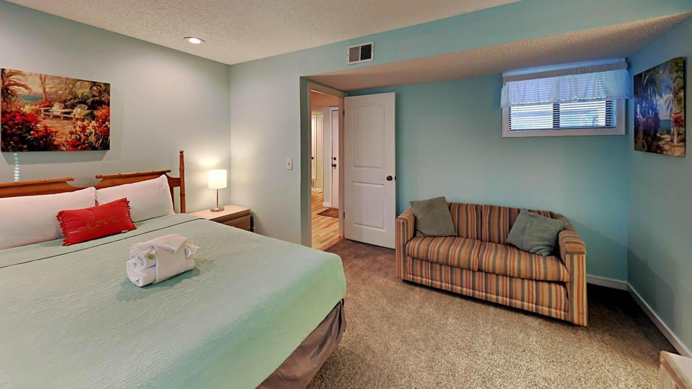 Comfortable 4 Blocks From The Beach * Myrtle Beach