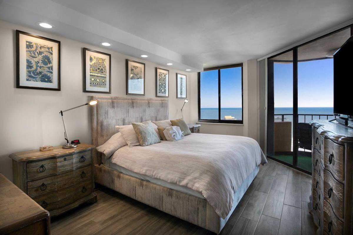 Breathtaking 11th Floor View Oceanfront Holiday home