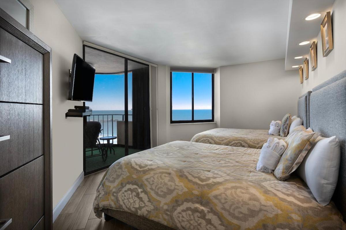 Breathtaking 11th Floor View Oceanfront Holiday home *
