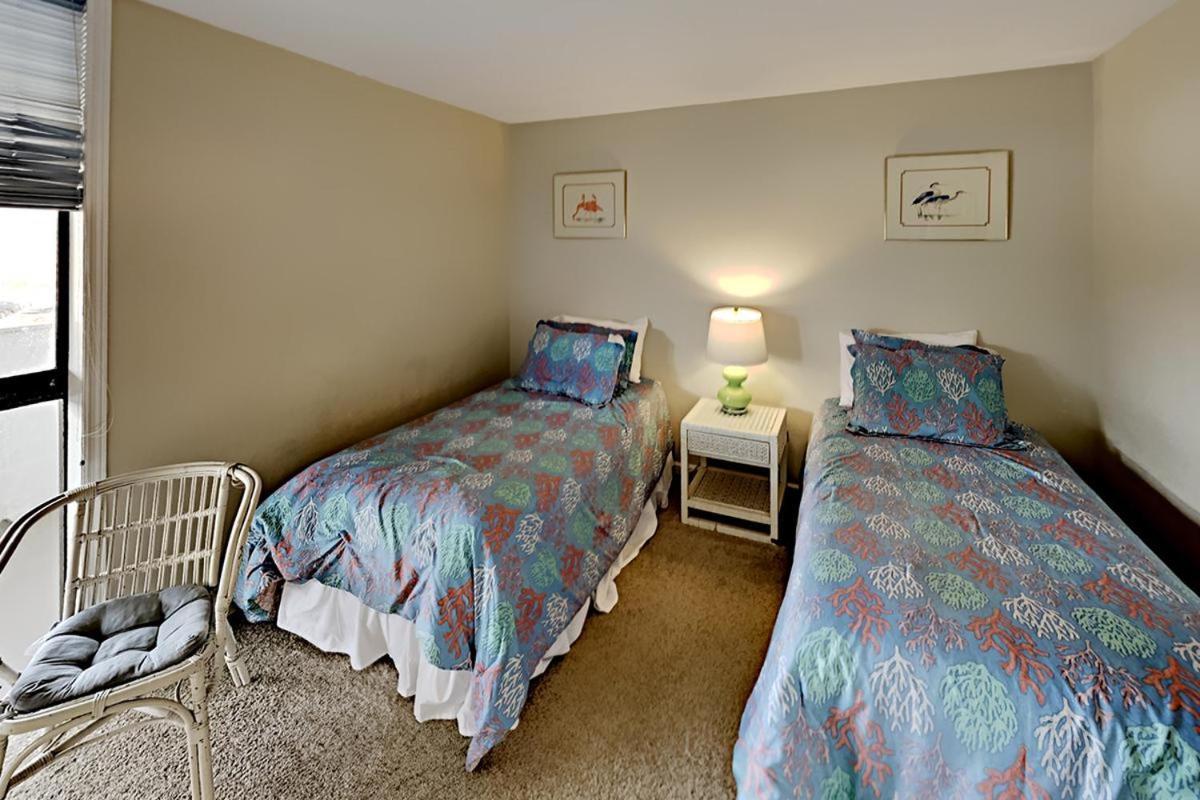 Dream Vacation: Oceanfront Tennis Courts Holiday home