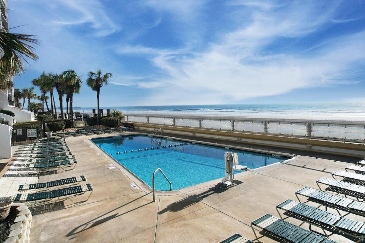 Dream Vacation: Oceanfront Tennis Courts