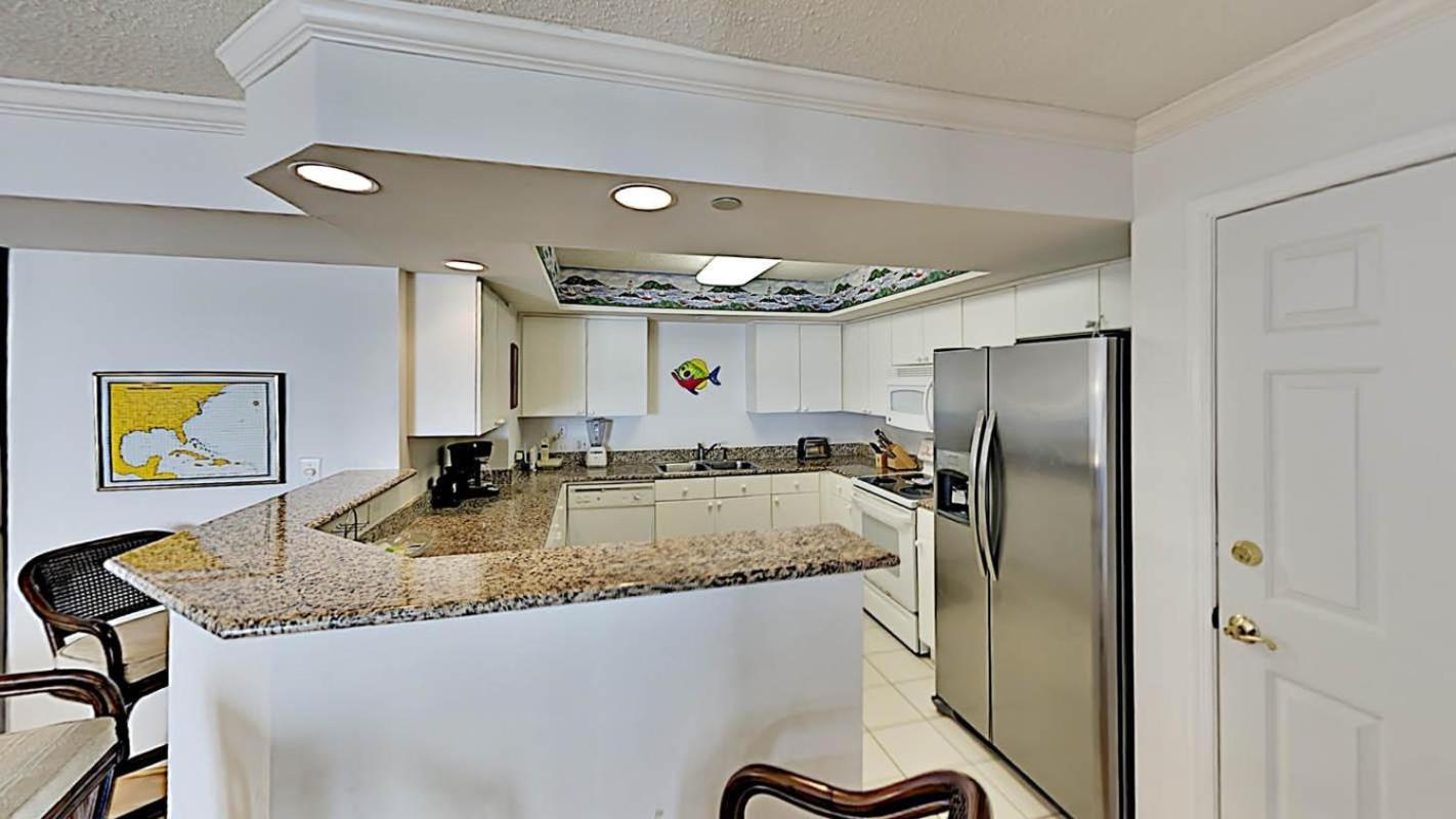 Sunny On 145 Acres With Trails & Indoor Pool Holiday home *