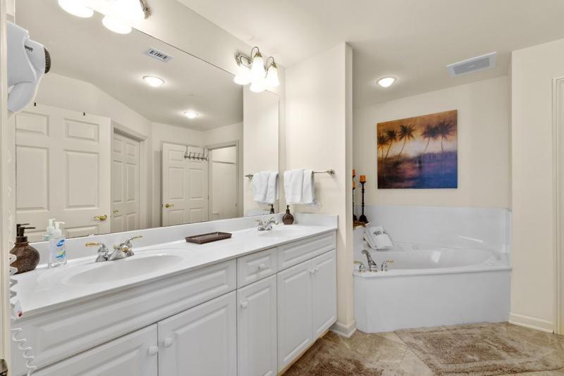 Luxurious Beautifully Decorated Ocean View In Beachfront Building *