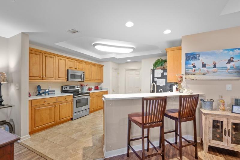 Luxurious Beautifully Decorated Ocean View In Beachfront Building