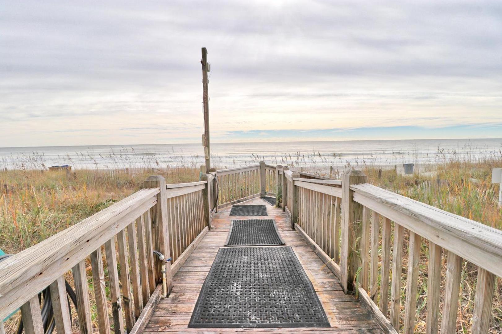 Ocean View Condo, Pool, Beach Access, Wifi Included, Monthly Winter *