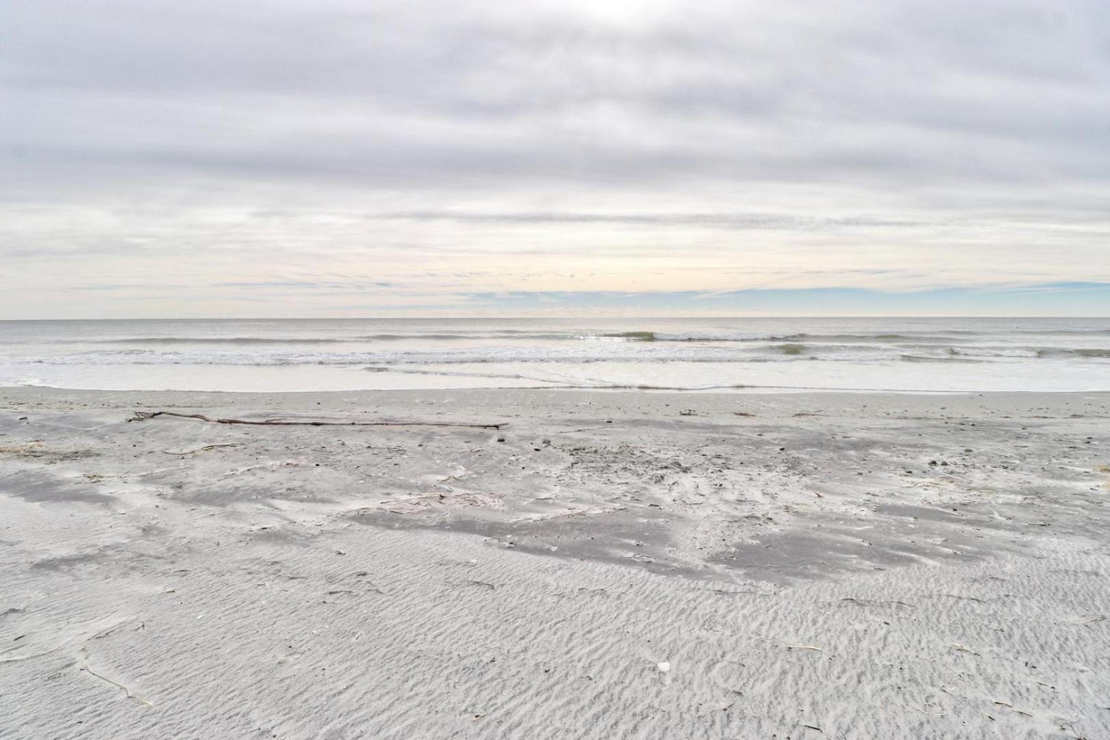Ocean View Condo, Pool, Beach Access, Wifi Included, Monthly Winter Holiday home Myrtle Beach