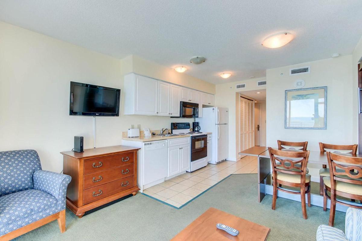 Remarkable Beachfront At Holiday Sands *