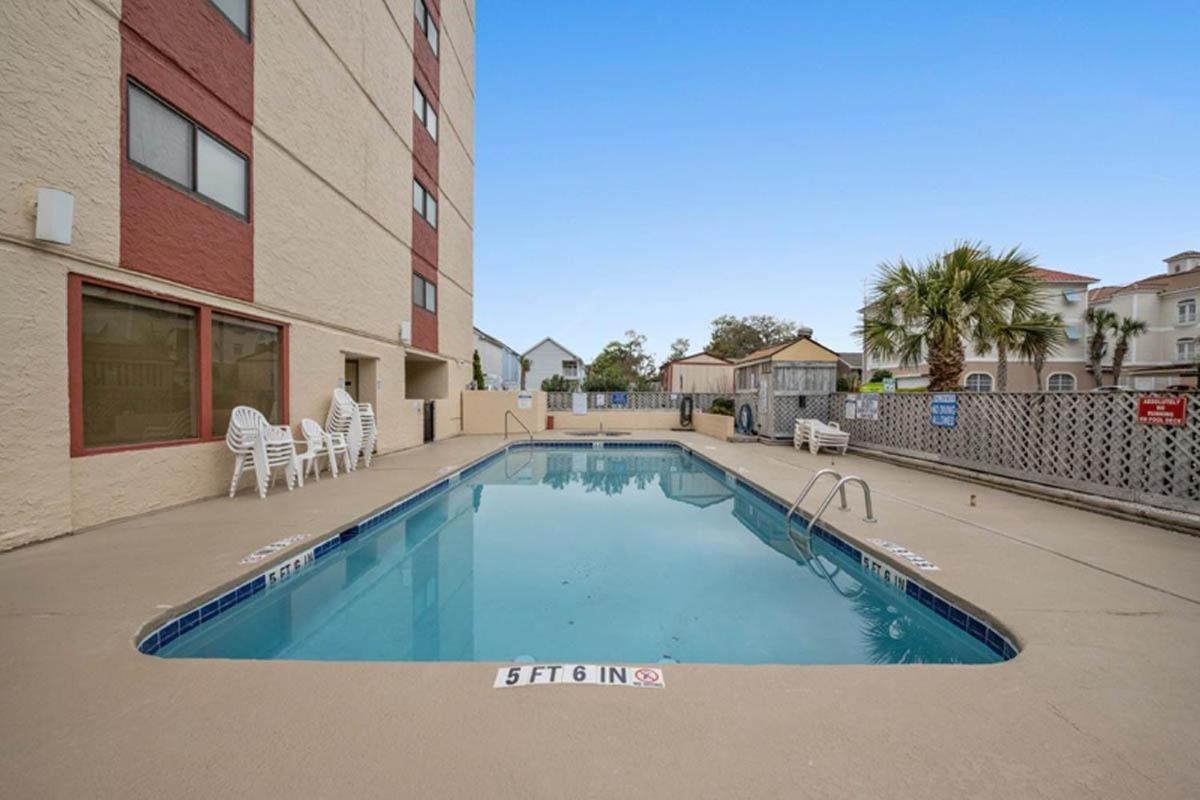Ocean View Condo, Beach Access, Pools, Views Holiday home *