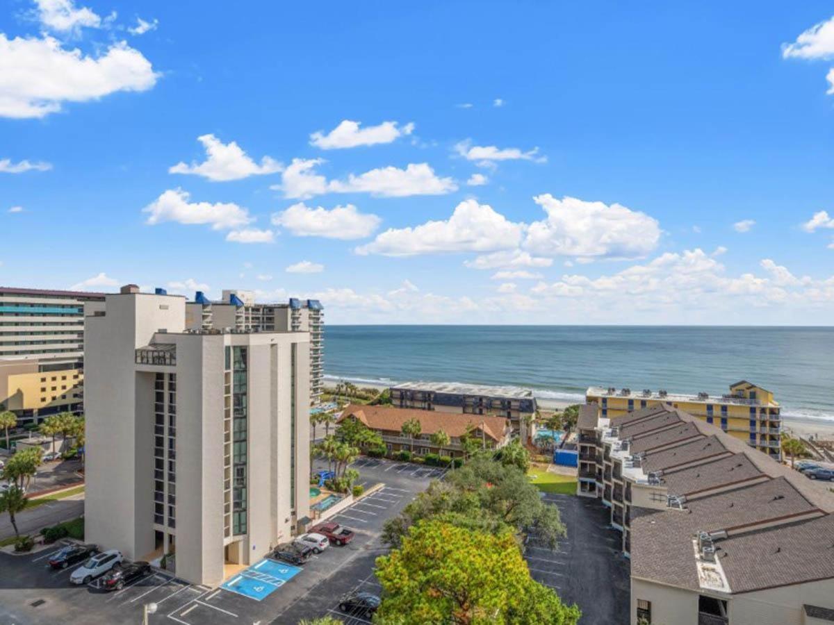 Ocean View Condo, Beach Access, Pools, Views Holiday home *
