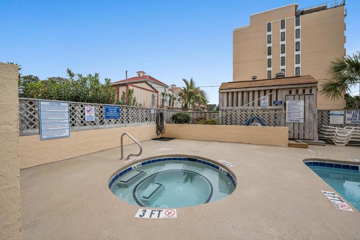 Ocean View Condo, Beach Access, Pools, Views Holiday home