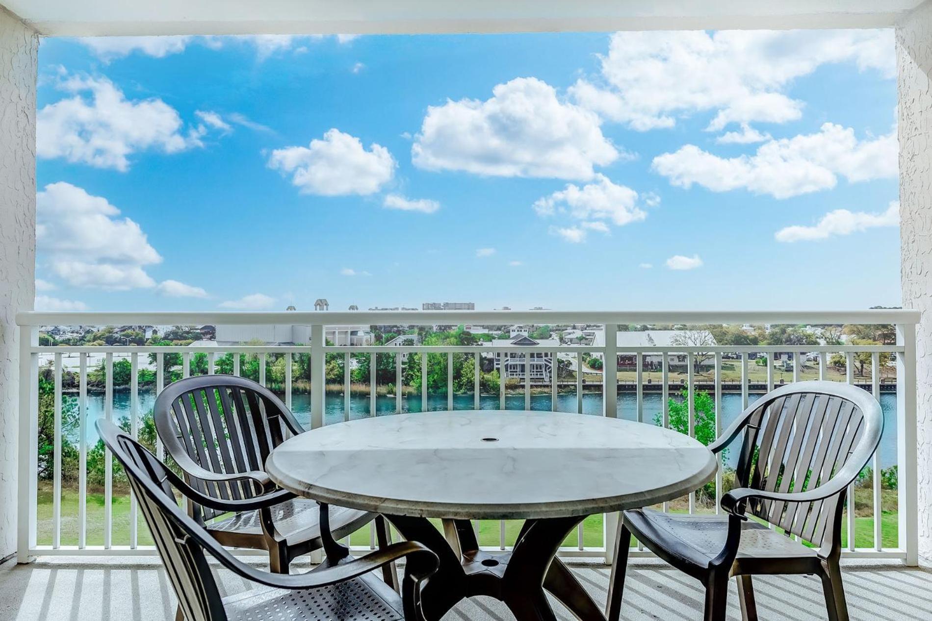 Yacht Club 3-604 Apartment