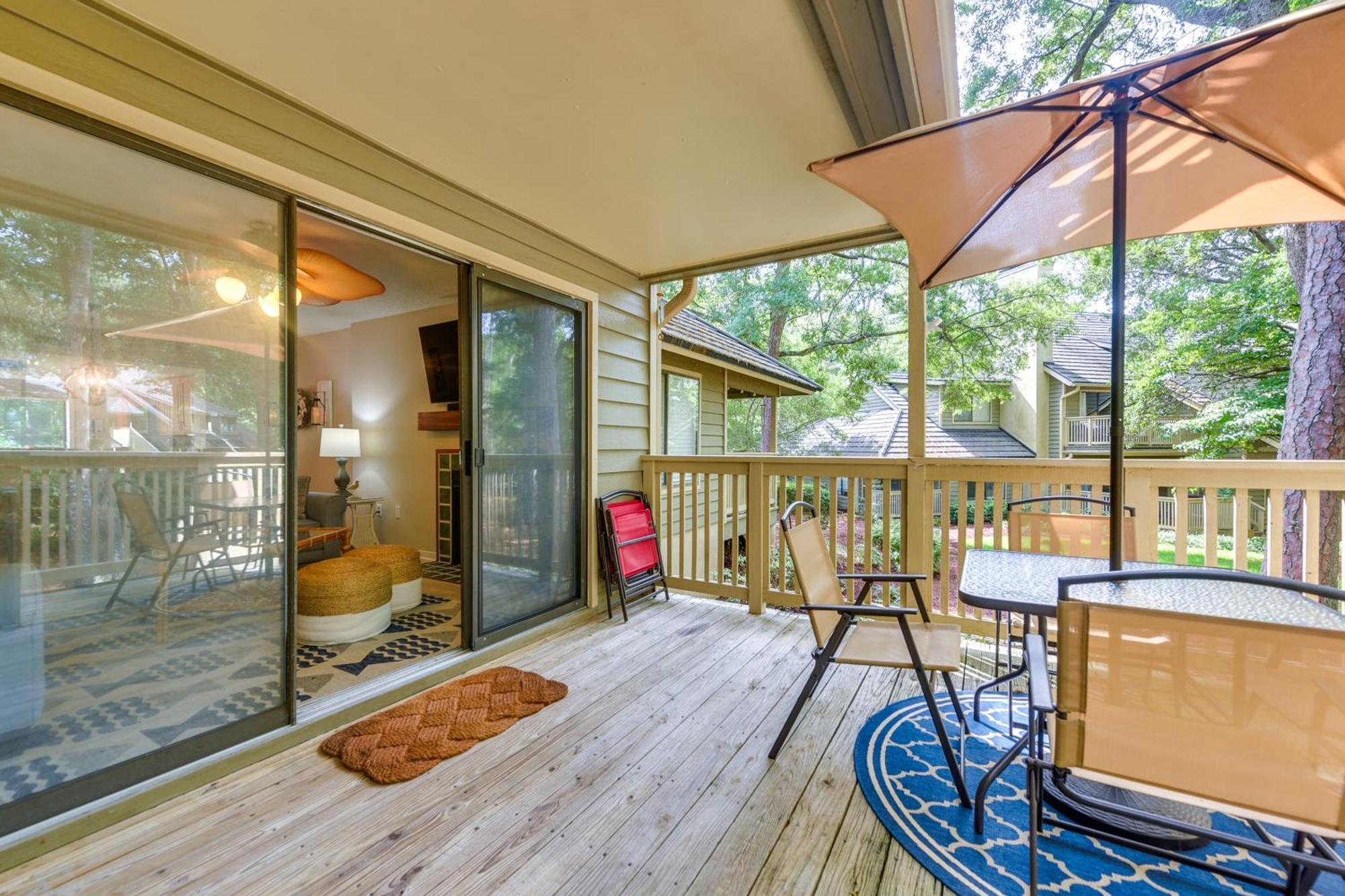 Apartment Myrtle Getaway With Private Deck And Pool Access