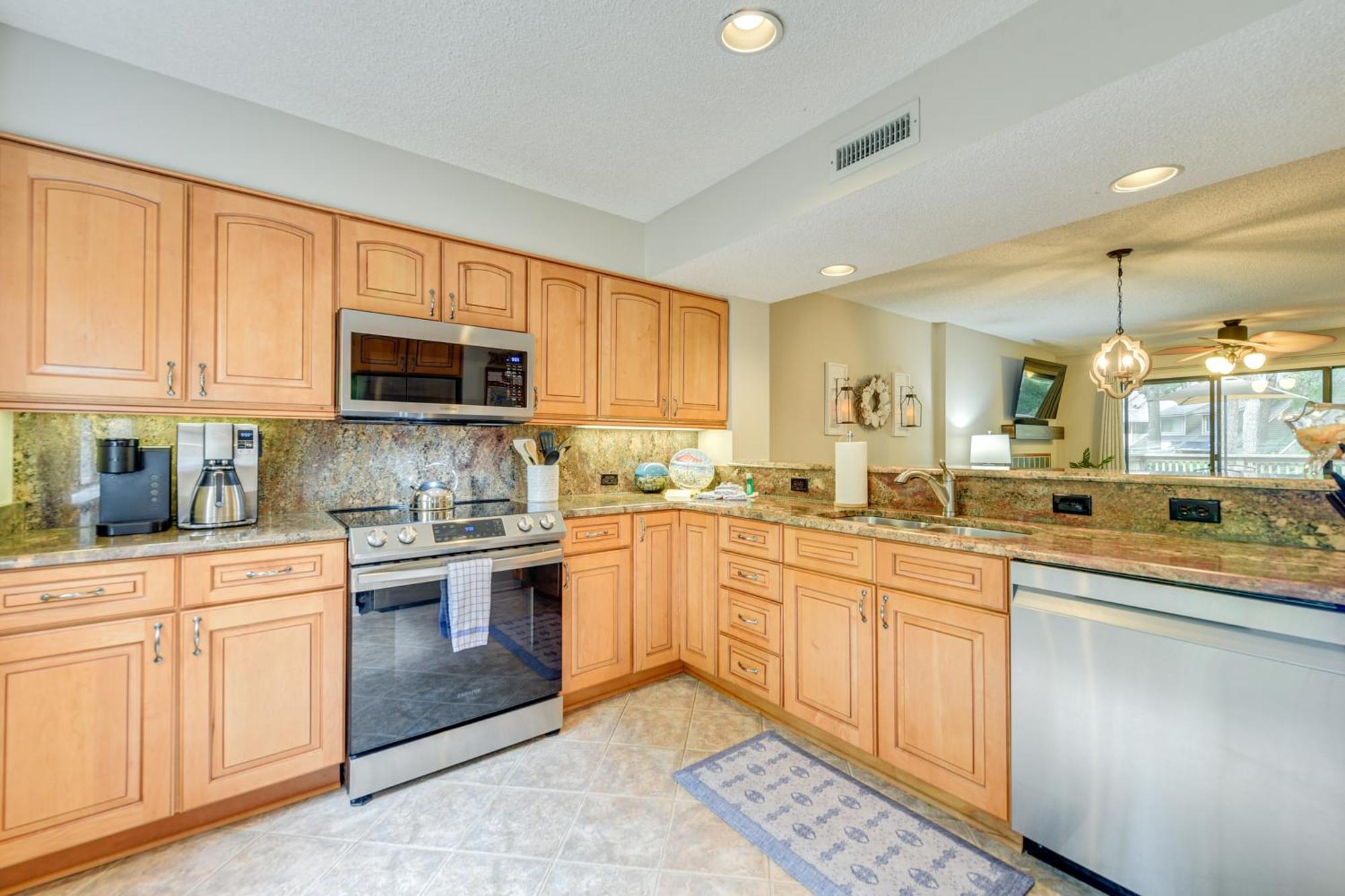 Myrtle Getaway With Private Deck And Pool Access