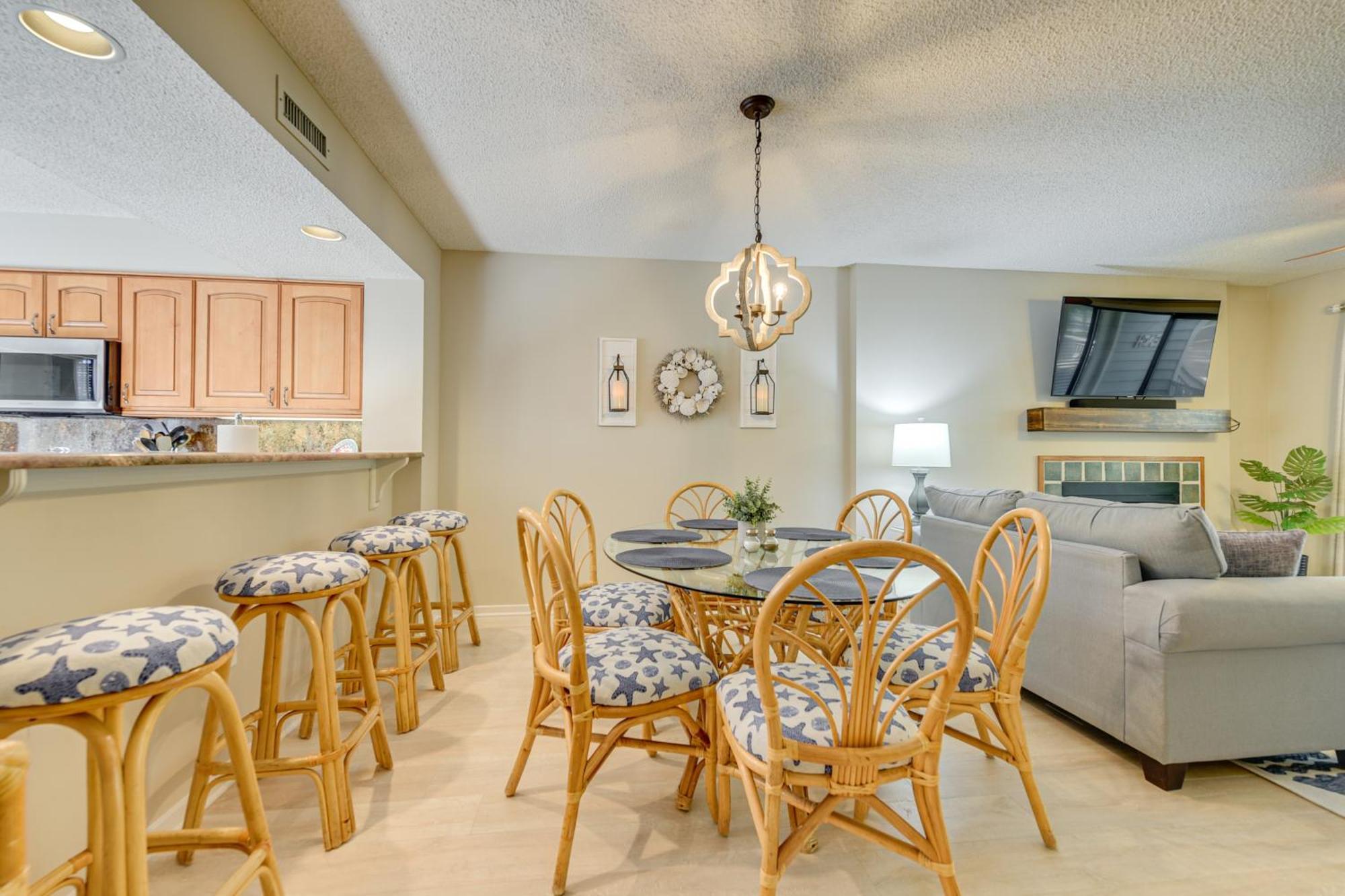Myrtle Getaway With Private Deck And Pool Access Apartment