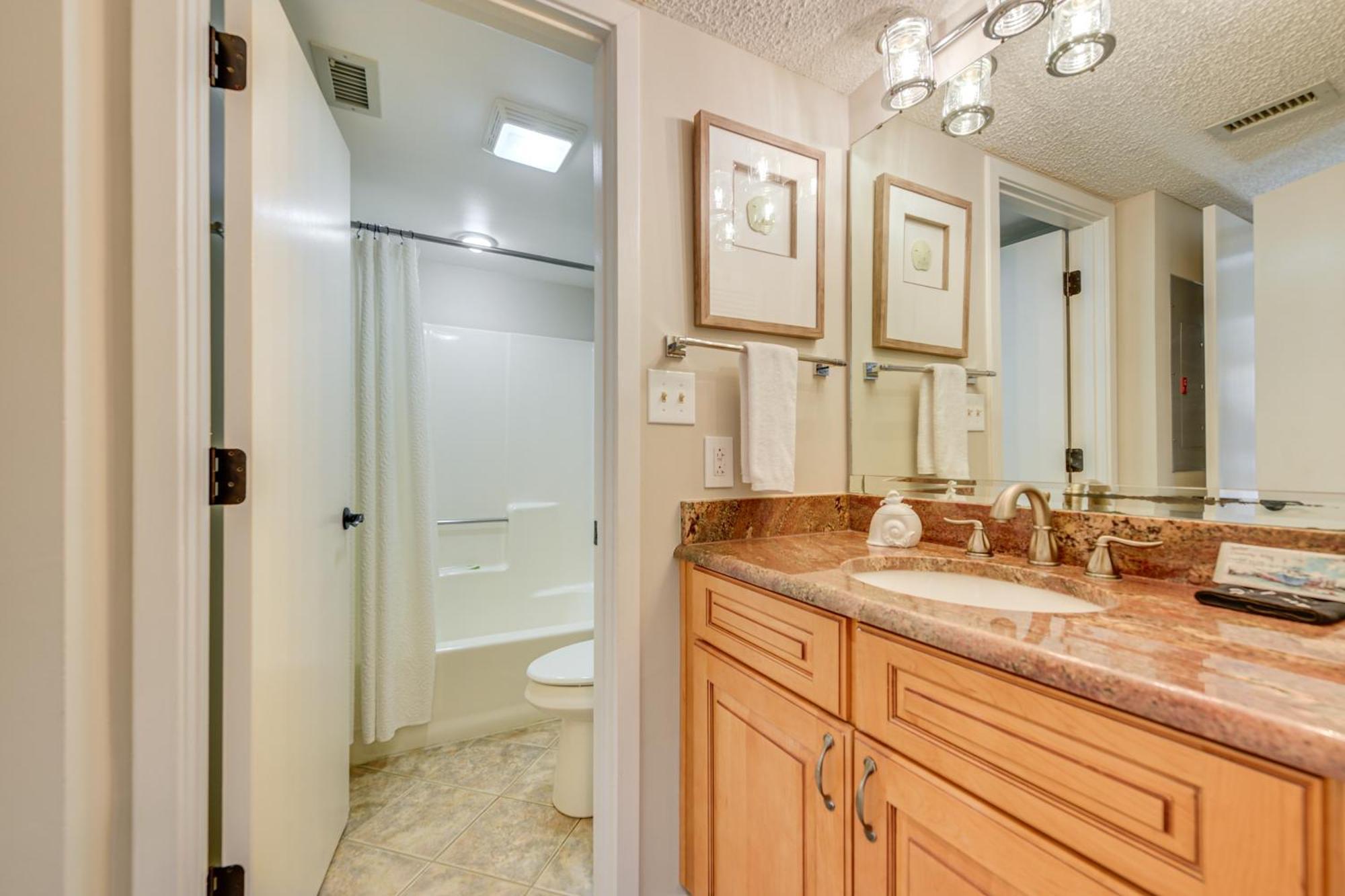Myrtle Getaway With Private Deck And Pool Access