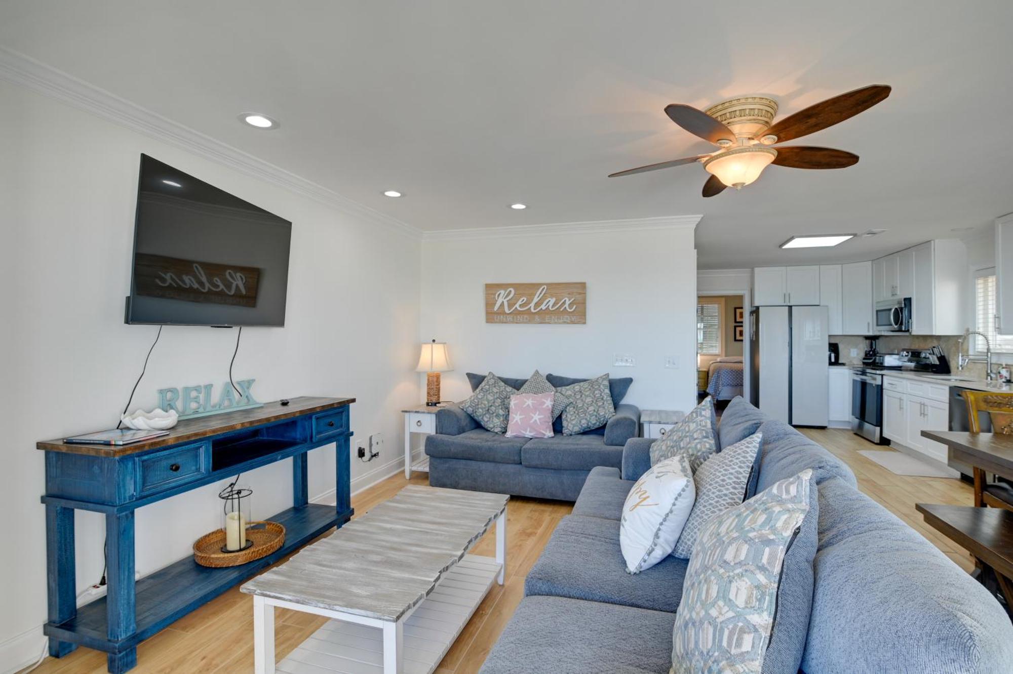 Beachfront Murrells Inlet - Walk To Pier! Holiday home Myrtle Beach