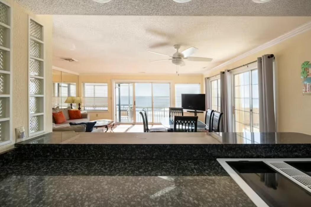Steps-2-sand Penthouse