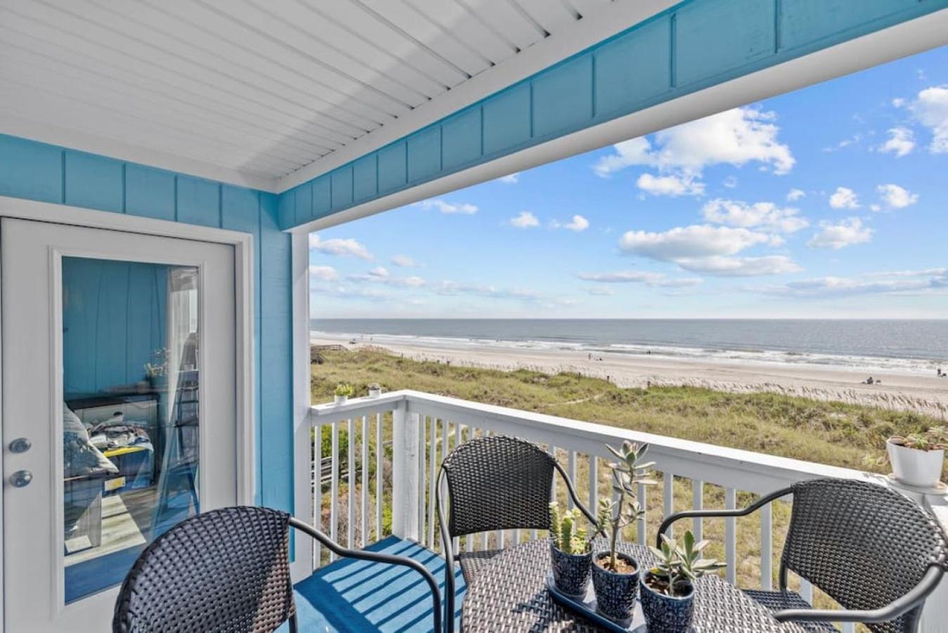Sunrise Views- Pool - 4 Bds- 3 Bedroom Oceanfront Charm