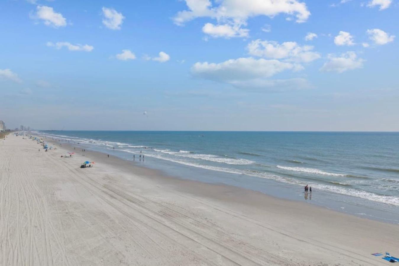 Apartment Sunrise Views- Pool - 4 Bds- 3 Bedroom Oceanfront Charm