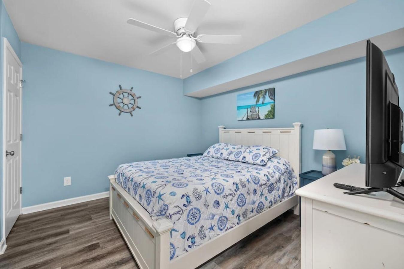 Sunrise Views- Pool - 4 Bds- 3 Bedroom Oceanfront Charm *
