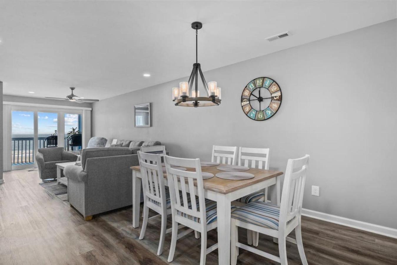 Sunrise Views- Pool - 4 Bds- 3 Bedroom Oceanfront Charm Myrtle Beach