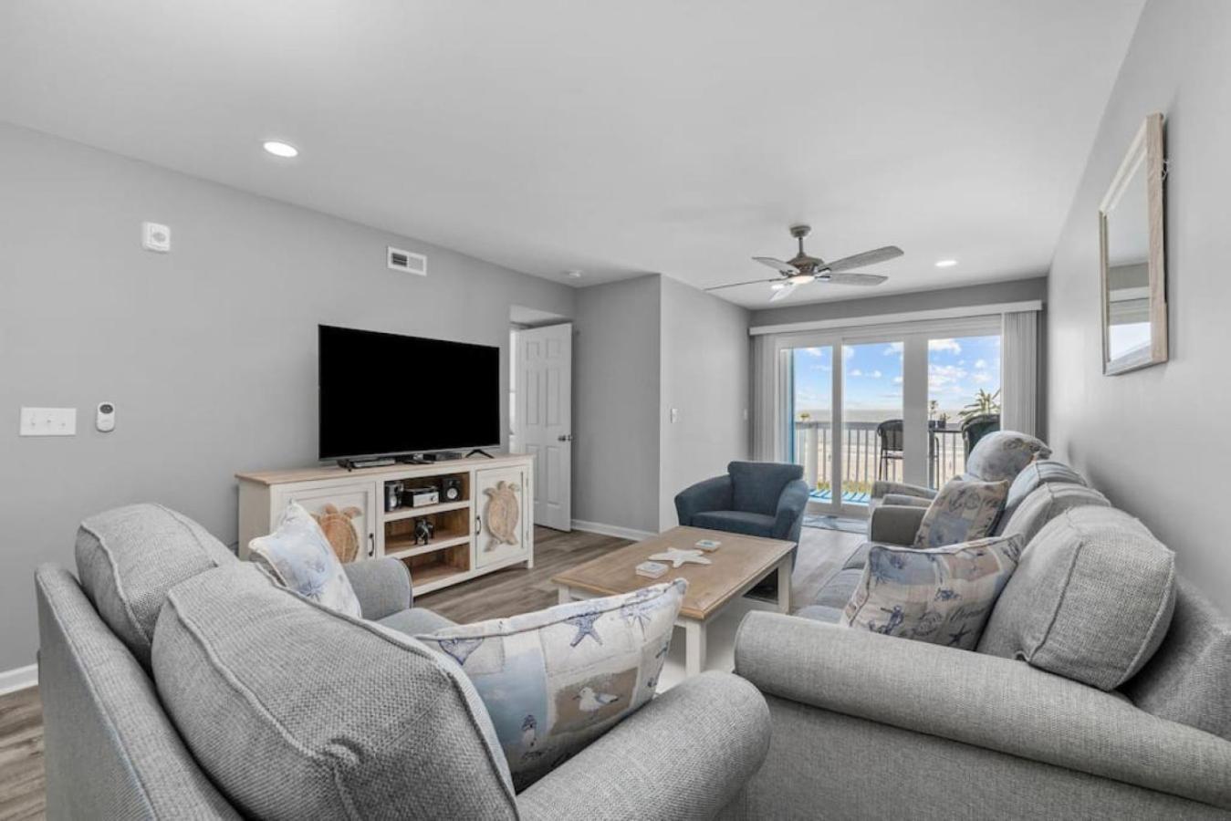 Apartment Sunrise Views- Pool - 4 Bds- 3 Bedroom Oceanfront Charm *