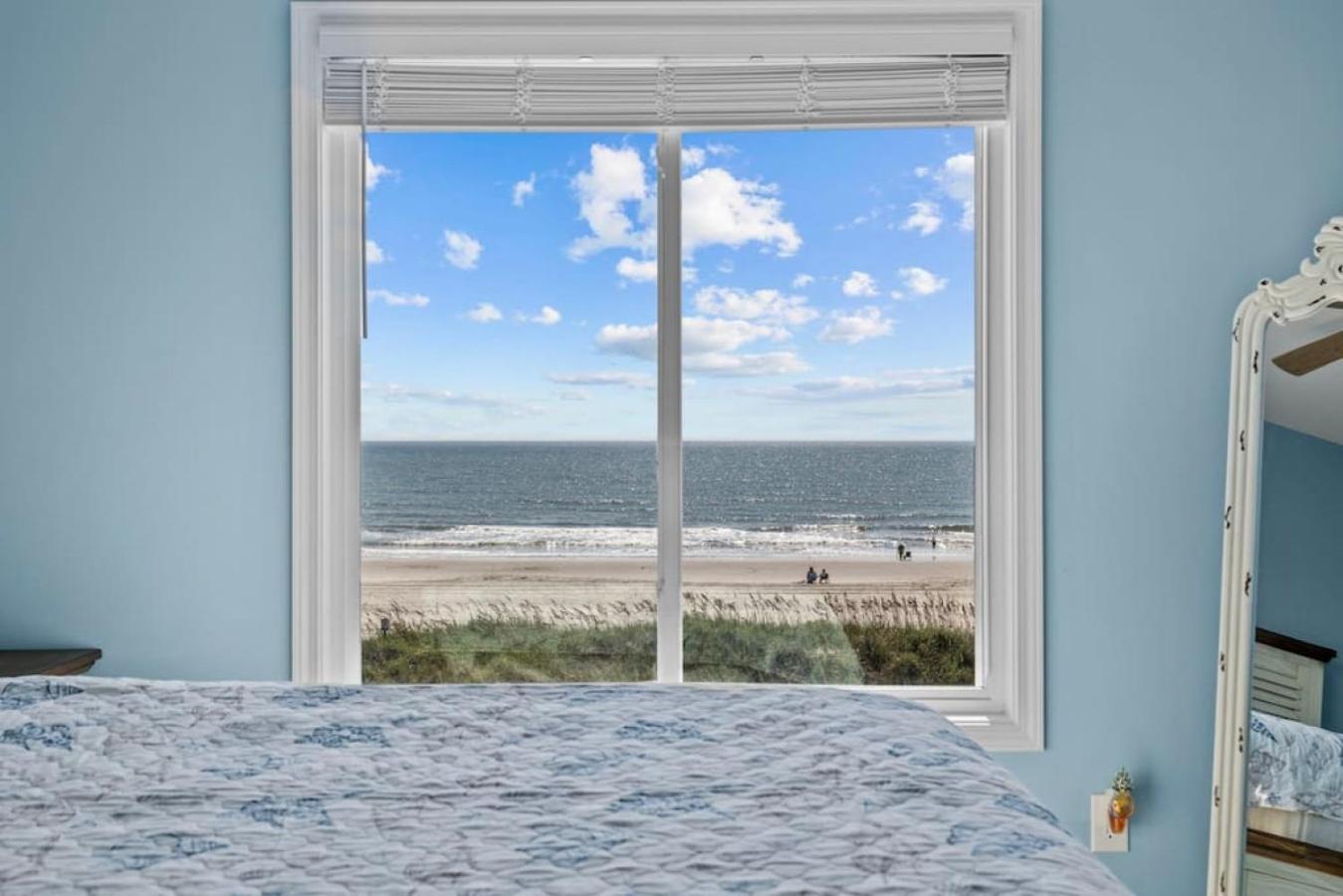 Sunrise Views- Pool - 4 Bds- 3 Bedroom Oceanfront Charm * Myrtle Beach
