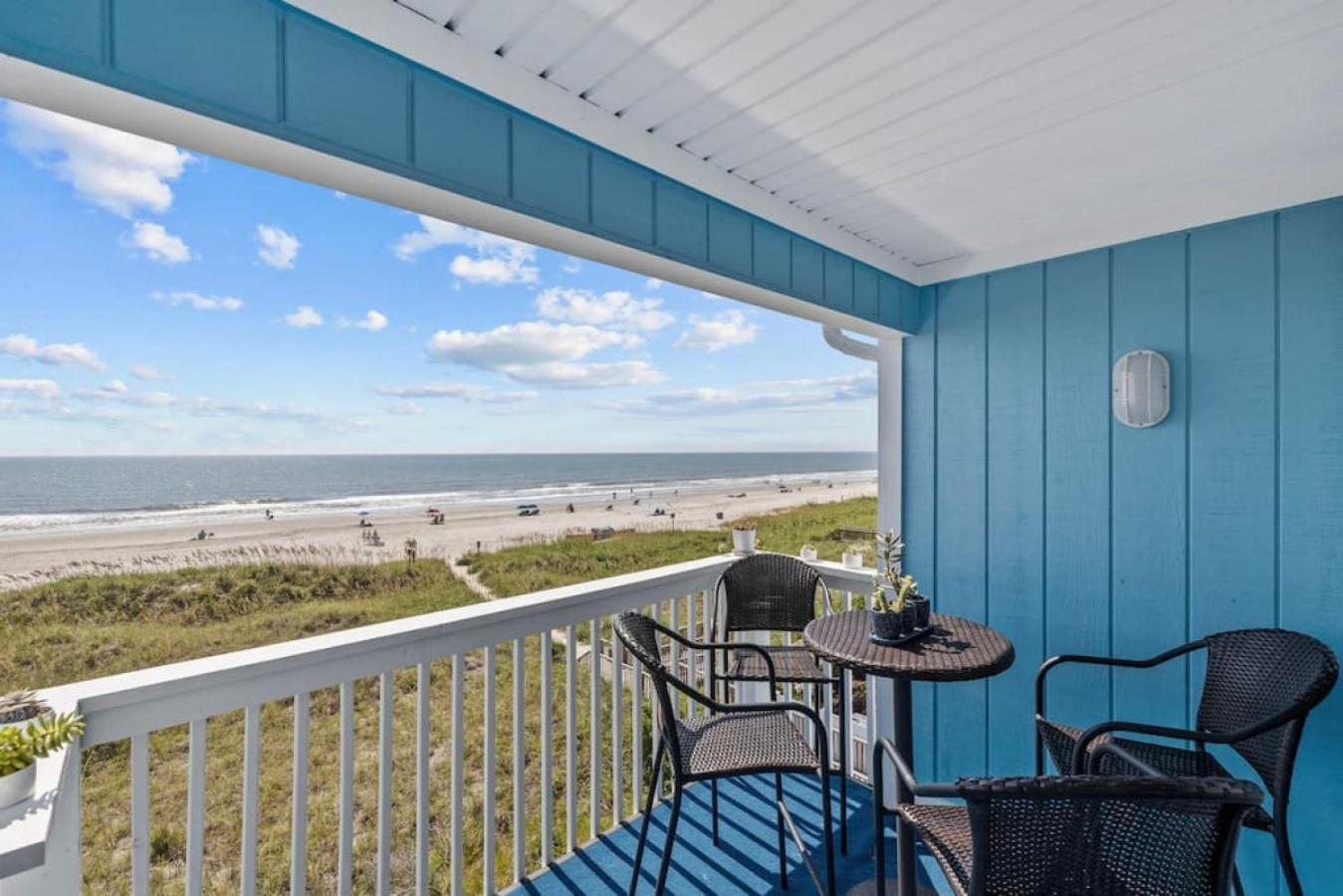 Apartment Sunrise Views- Pool - 4 Bds- 3 Bedroom Oceanfront Charm