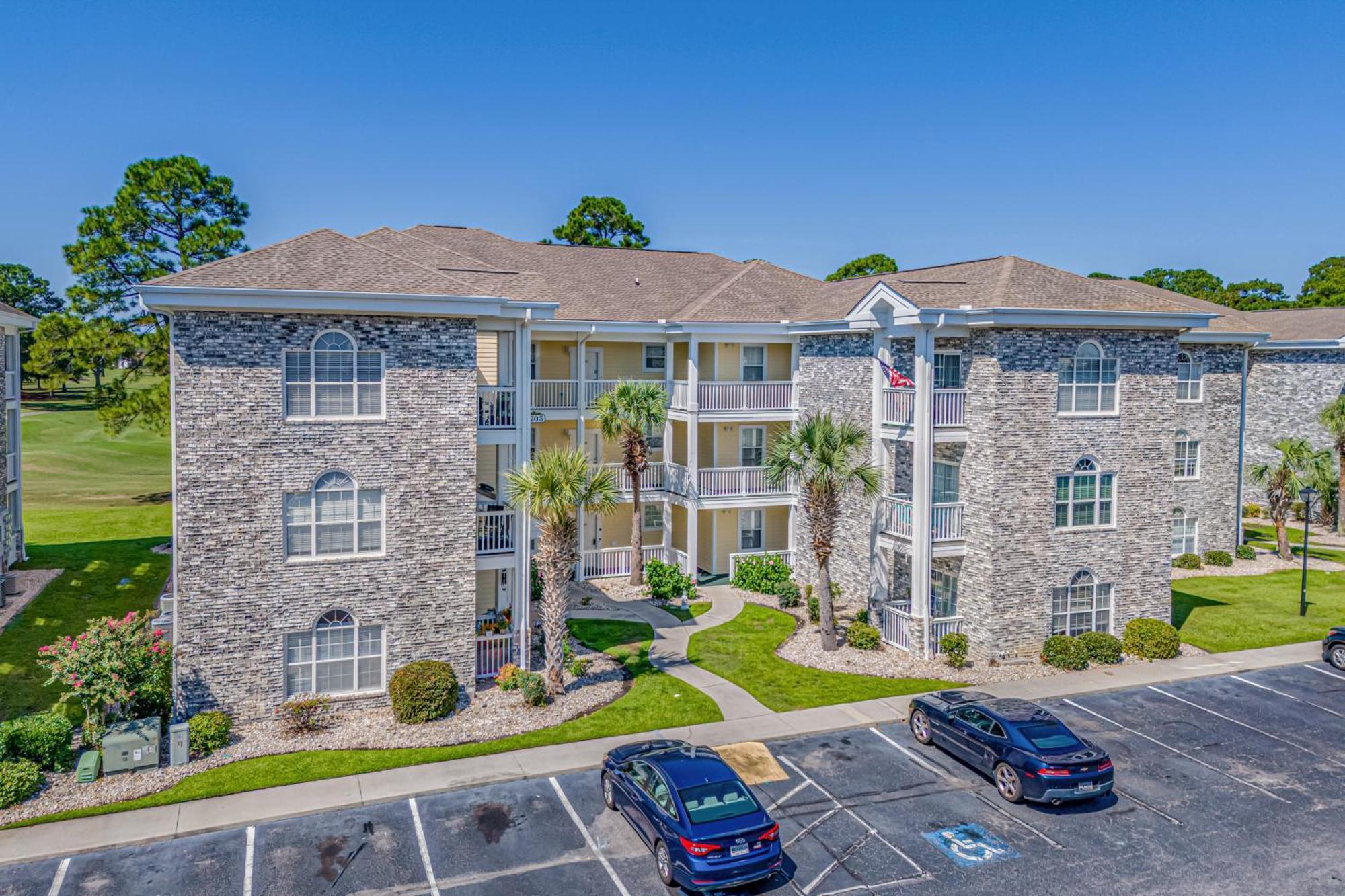 Impeccable Golf View- 4 Bds- Pools - Near Broadway