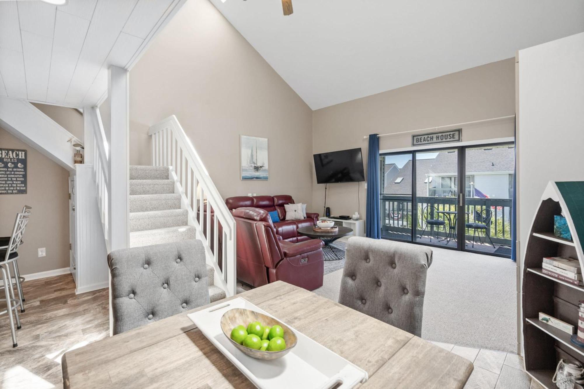 Pool View With Updated Elegant Luxury Holiday home *