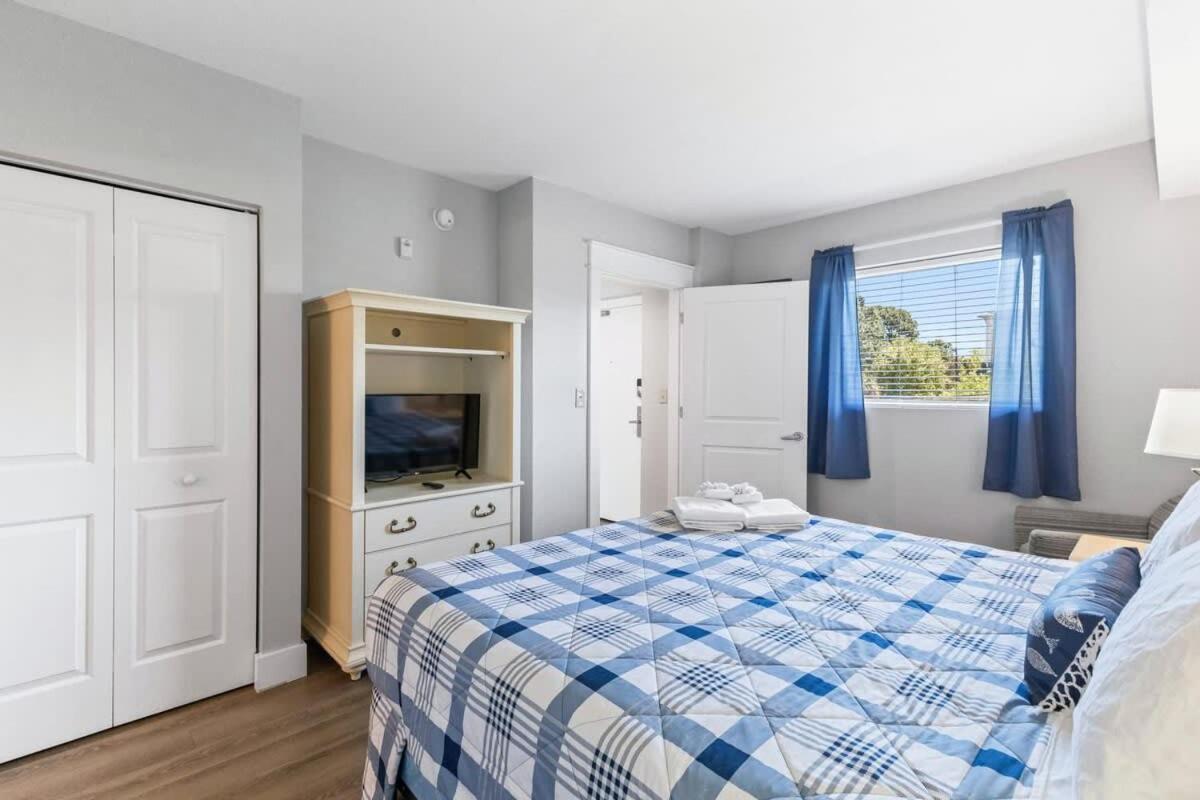 Harbourgate Charming Marina Front Unit 122 *