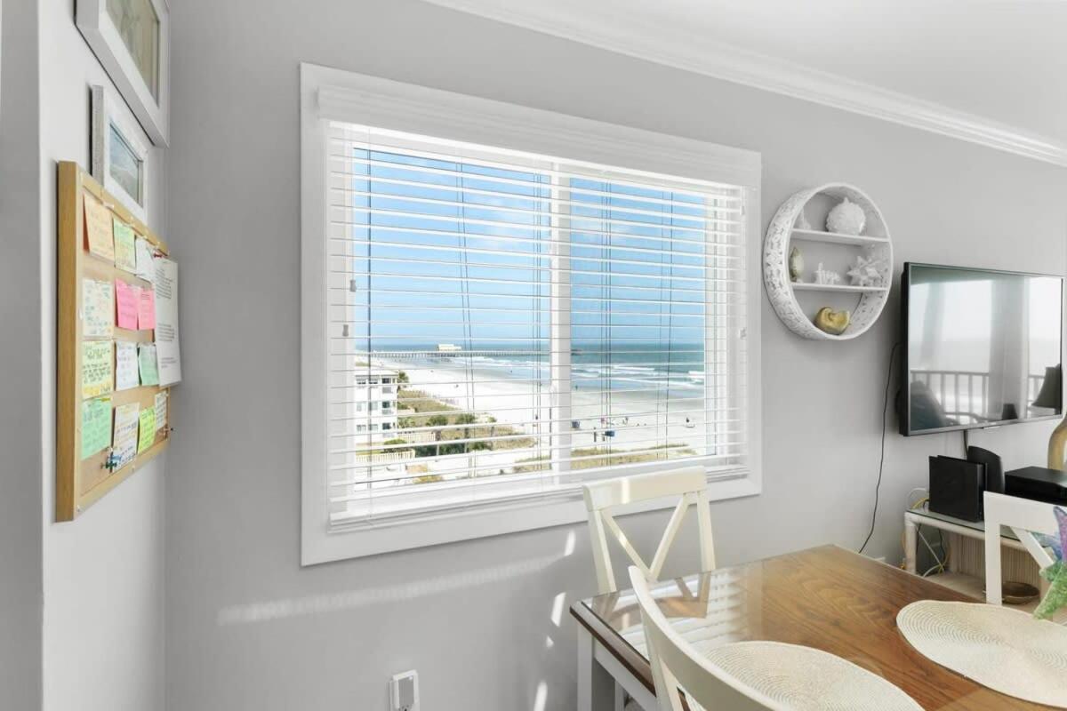 Pelican's Landing Breezy Oceanfront Unit 401 Holiday home *