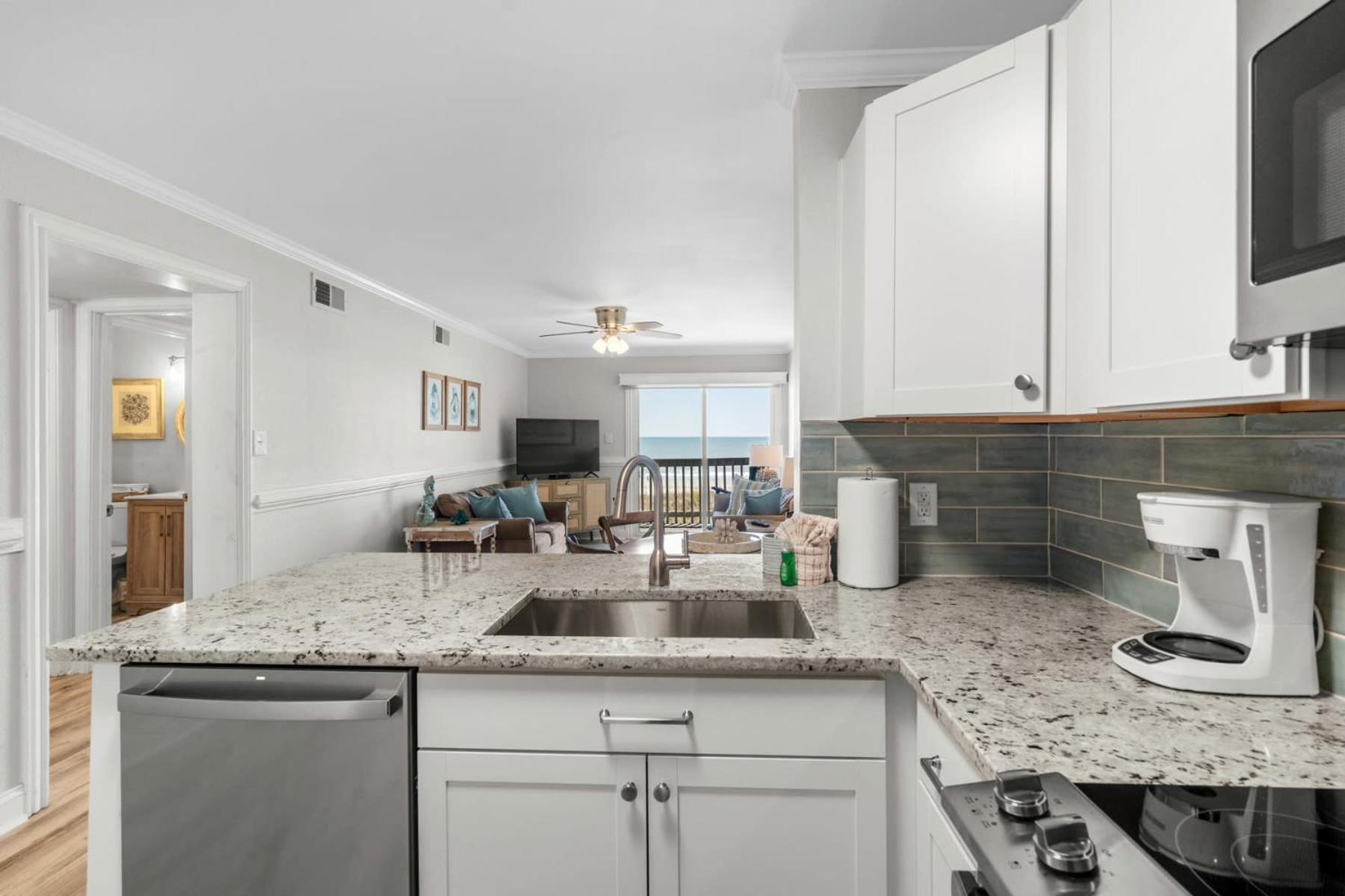 Chateau By The Sea Breezy Oceanfront Unit G2 Holiday home *