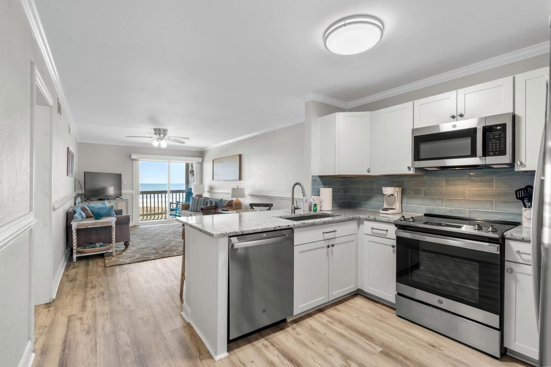 Chateau By The Sea Breezy Oceanfront Unit G2 *