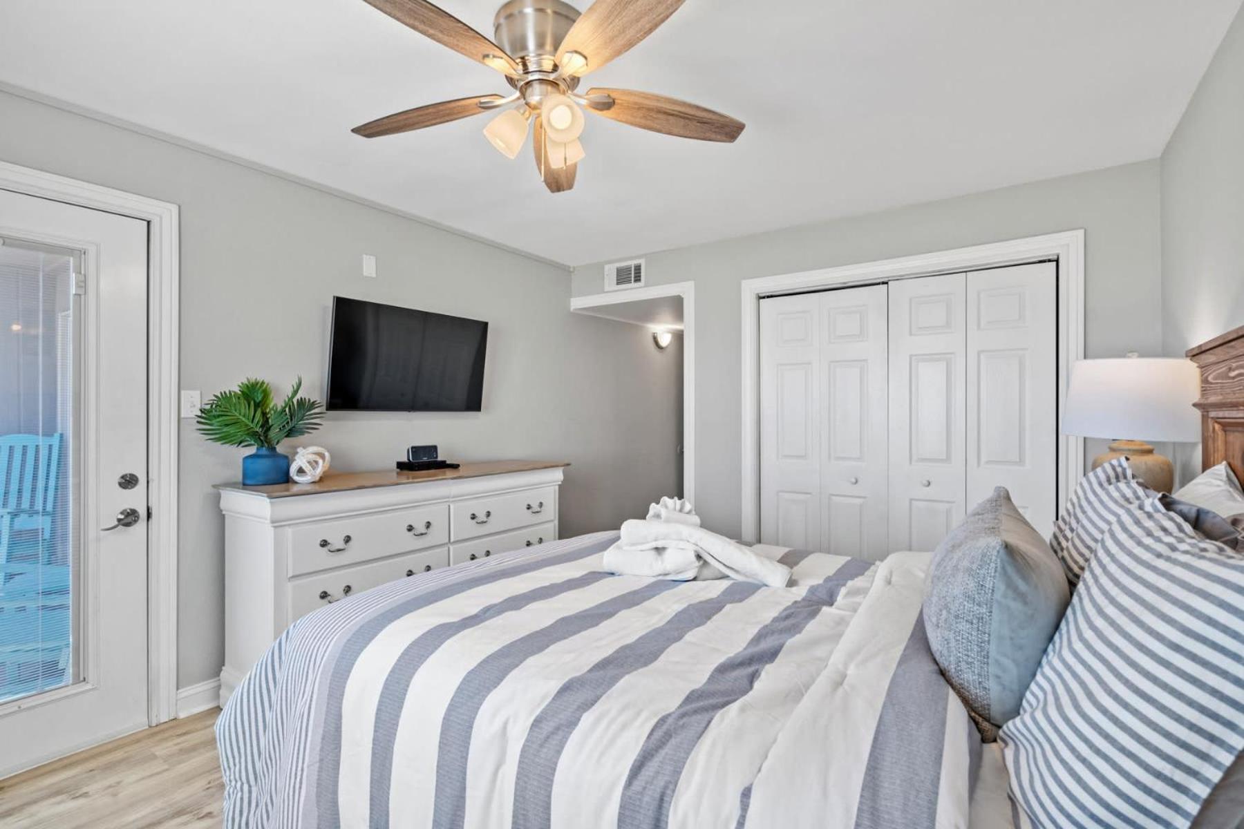 Holiday home Chateau By The Sea Breezy Oceanfront Unit G2